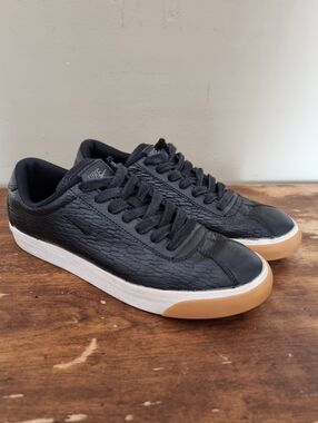Nike Match Classic Premium Black Low-Profile Womens Sneakers Size 8  896502-002